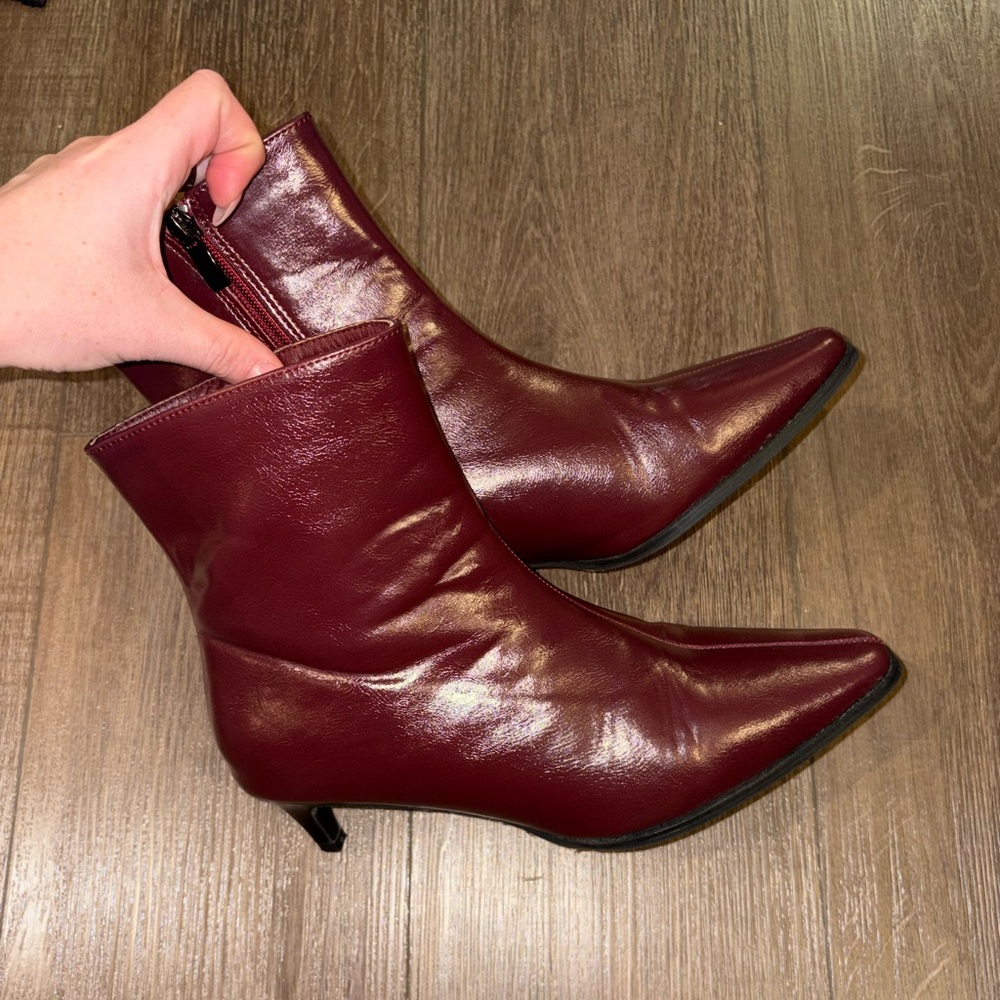 Women's Pointed Toe Ankle Boots in Burgundy